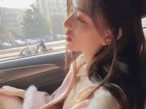 抖音腿纹身女网红吃瓜,揭秘网红圈背后的真相与争议”